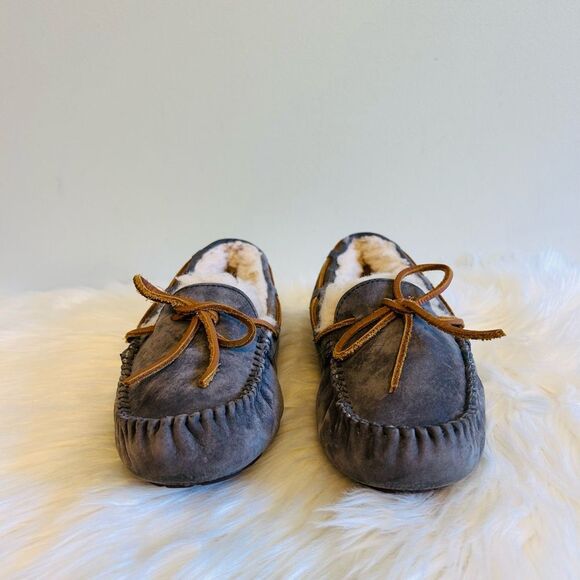 UGG Dakota Shearling Wool Cozy Pewter Gray Moccasin Slippers! ❤️ - Picture 4 of 6